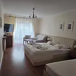 Atena Quarto em Acomodações Particulares *