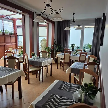 Atena Homestay *