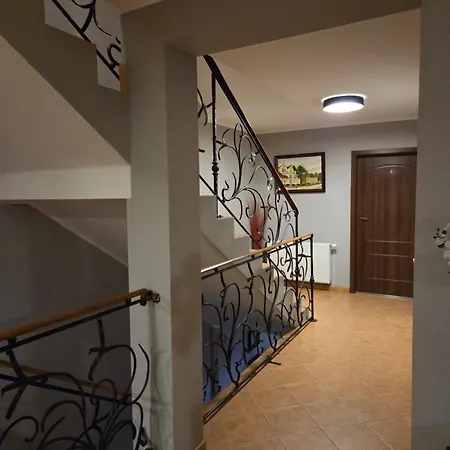 Проживание в семье Atena