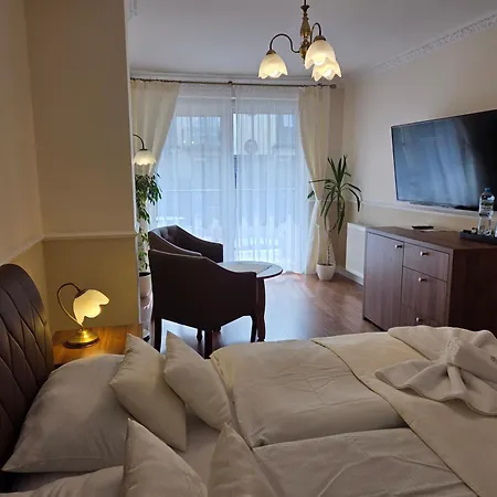 Atena Quarto em Acomodações Particulares *