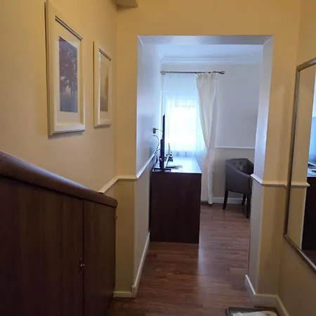 Atena בית אירוח