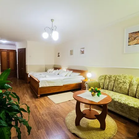 בית אירוח Atena *