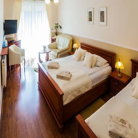 בית אירוח Atena *