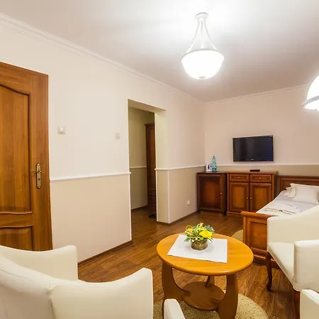 בית אירוח Atena *