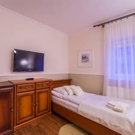 בית אירוח Atena *