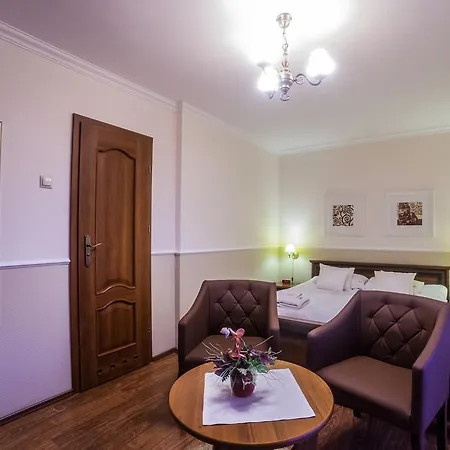 Atena Проживание в семье Свиноуйсьце