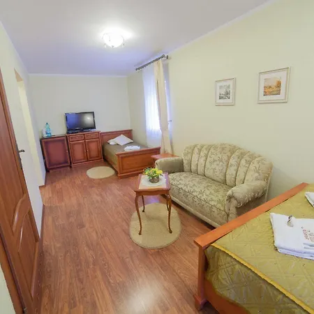 Atena Проживание в семье Свиноуйсьце