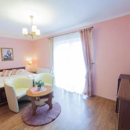 Atena בית אירוח