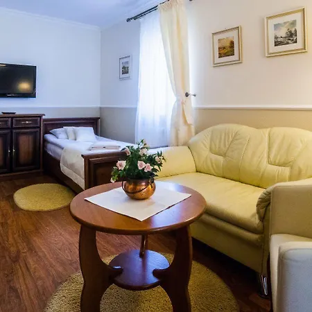 Atena Проживание в семье *